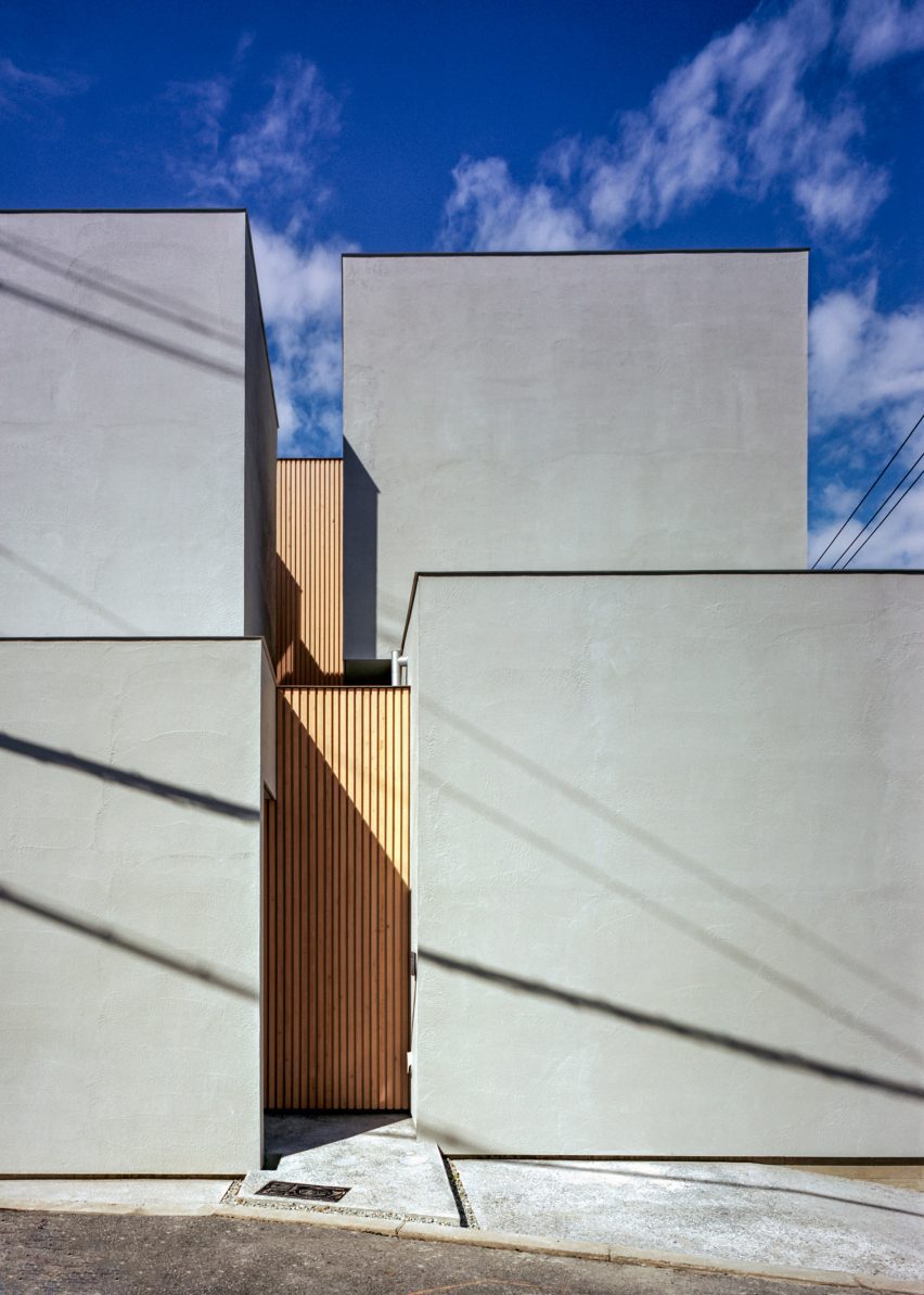 House in Tsurumi-ku by FujiwaraMuro Architects
