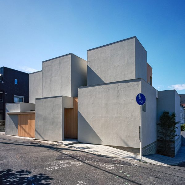 House in Tsurumi-ku by FujiwaraMuro Architects