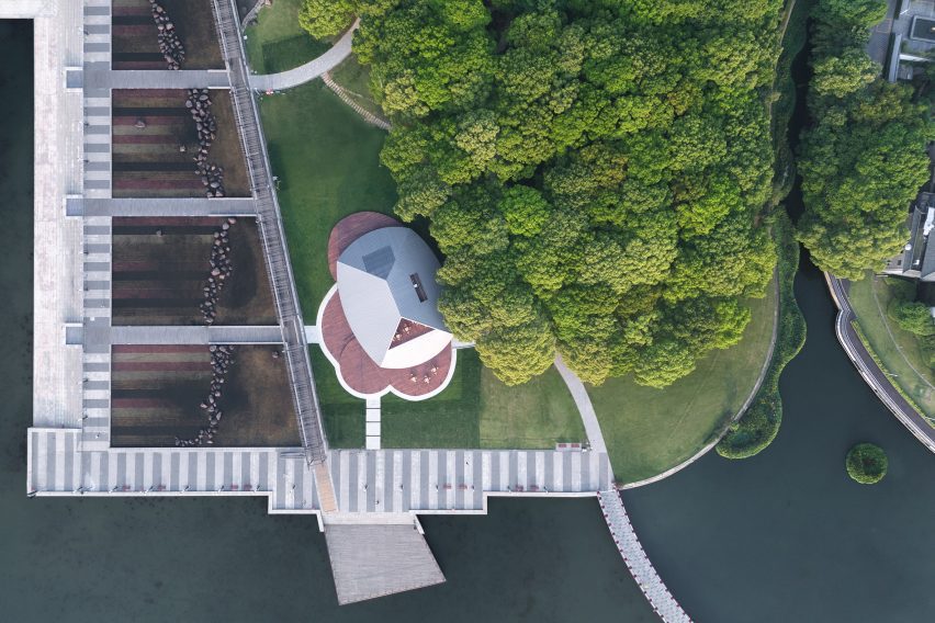 Jinji Lake Pavilion by Galaxy Arch