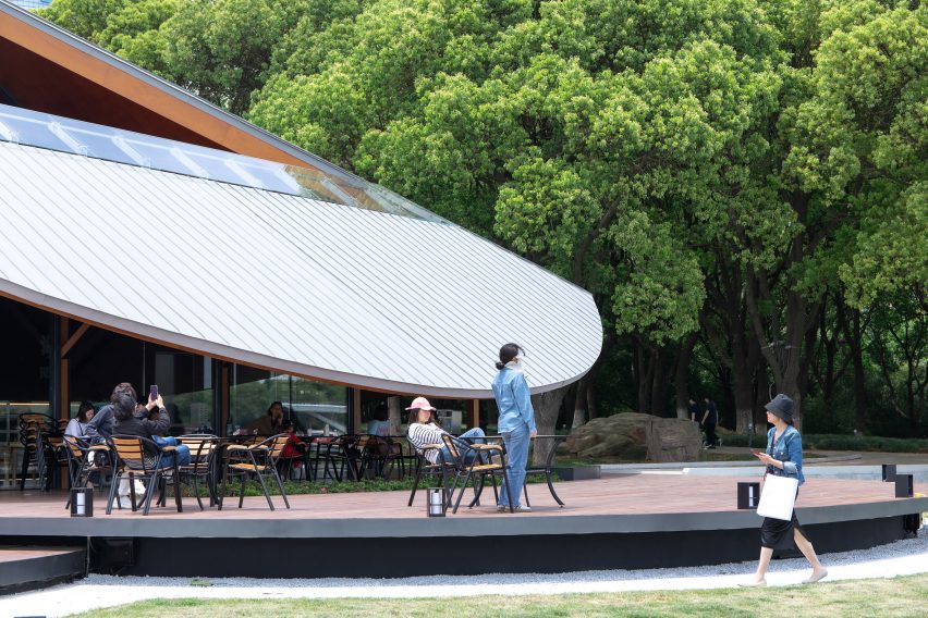 Jinji Lake Pavilion by Galaxy Arch