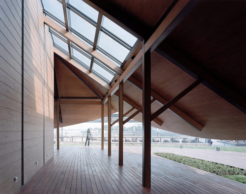 Jinji Lake Pavilion by Galaxy Arch