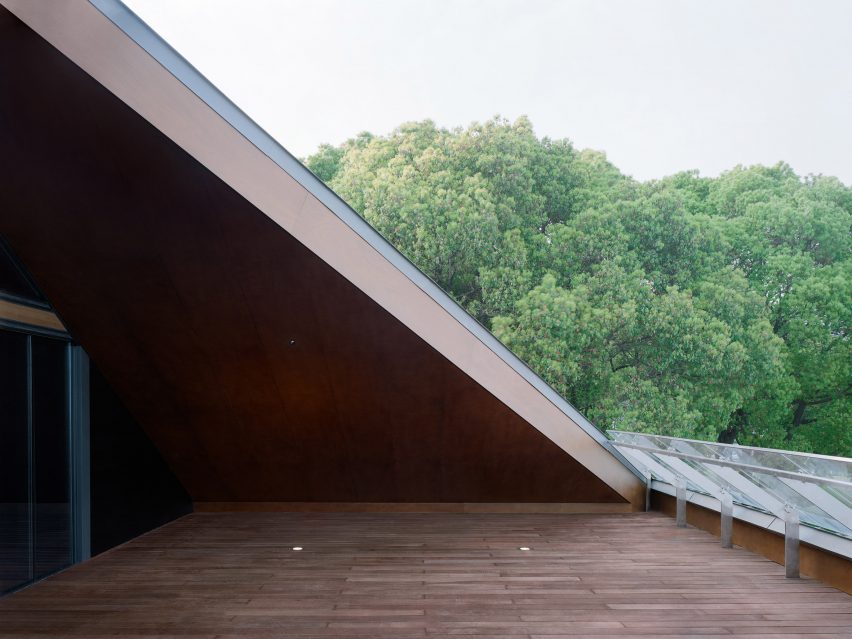 Jinji Lake Pavilion by Galaxy Arch