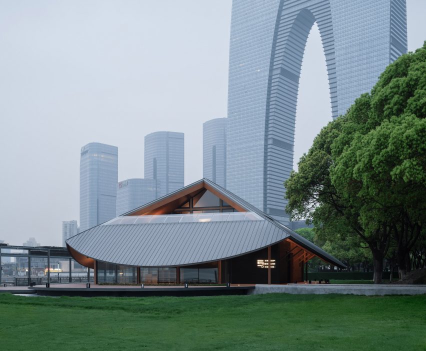 Jinji Lake Pavilion by Galaxy Arch