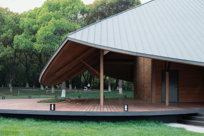 Jinji Lake Pavilion by Galaxy Arch