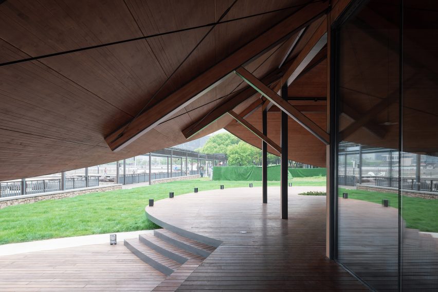 Jinji Lake Pavilion by Galaxy Arch