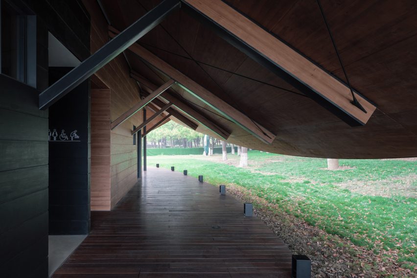 Jinji Lake Pavilion by Galaxy Arch