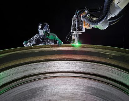 Inside Stargate, the world’s largest metal 3D printer, while it prints a Terran 1 rocket.
