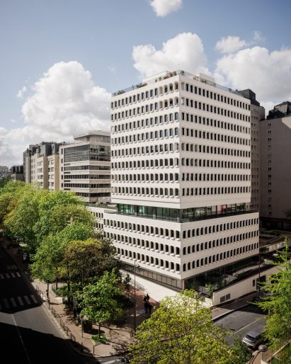 Exterior view of Pong in Paris