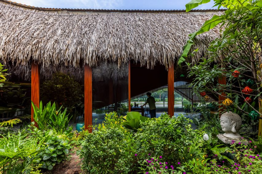 Nhà Tú Garden Restaurant by Long Nguyen Design