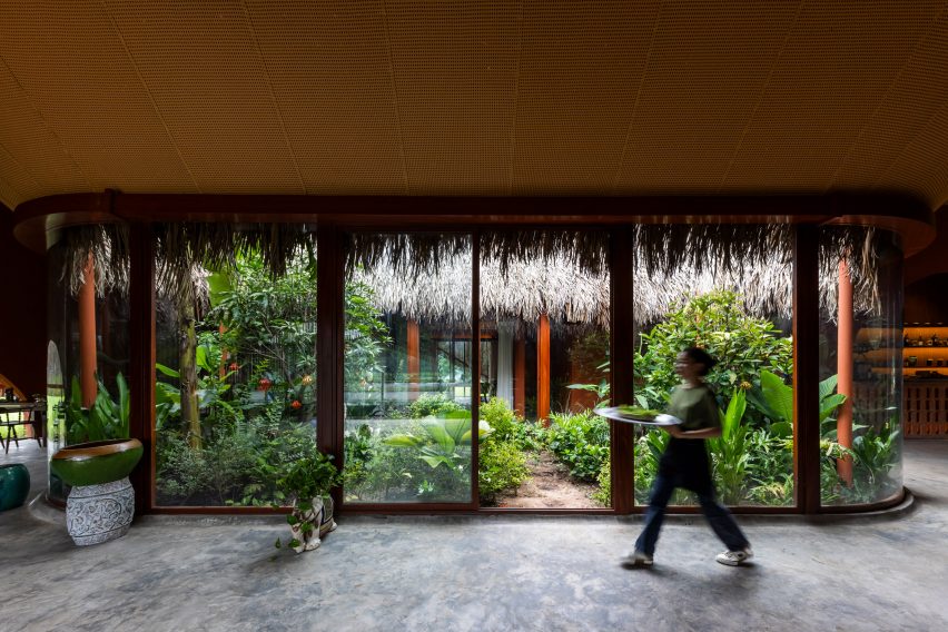 Nhà Tú Garden Restaurant by Long Nguyen Design