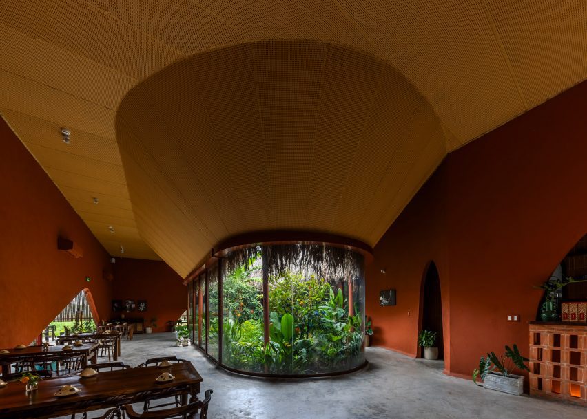 Nhà Tú Garden Restaurant by Long Nguyen Design