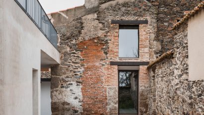 Reminiscent Home in Spain by Funcionable
