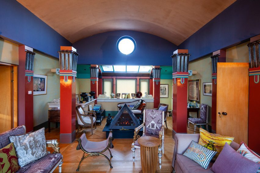 Sphinx Hill House by John Outram Associates