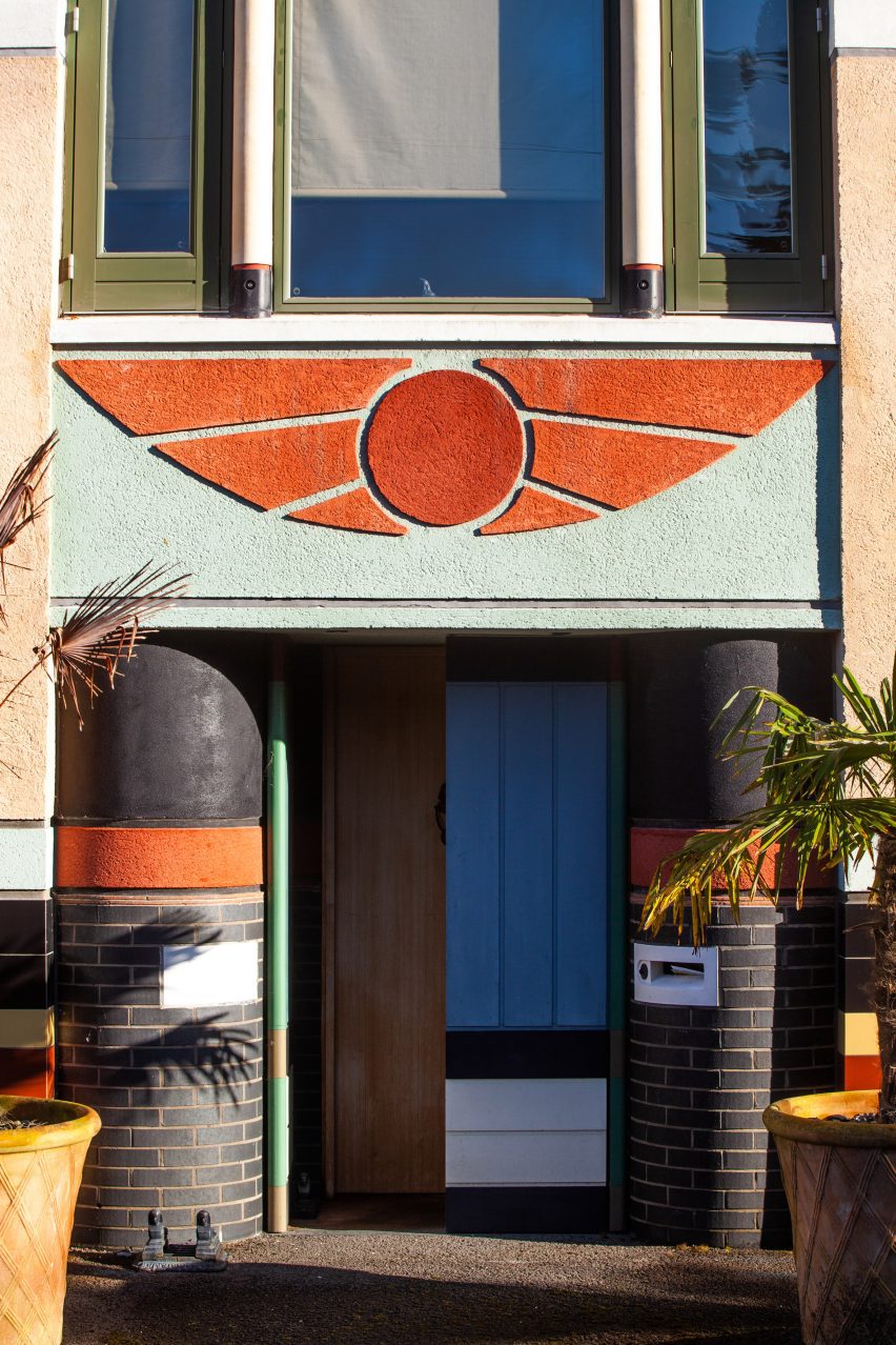 Sphinx Hill House by John Outram Associates