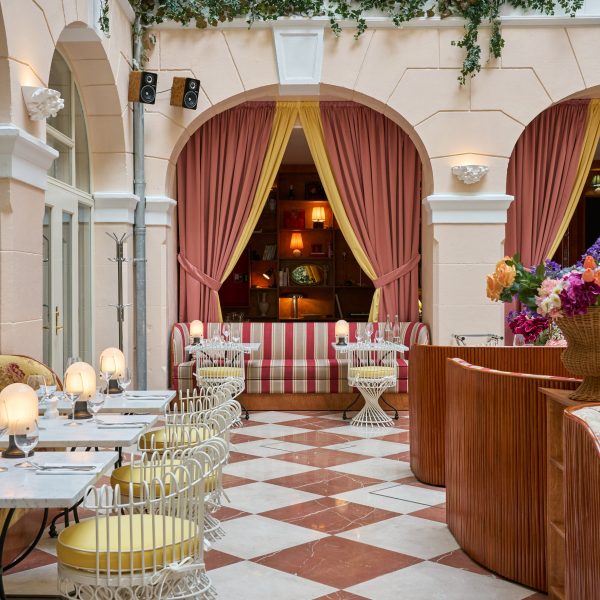 Donna restaurant by Tonen