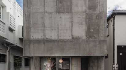 House in Nishizaki by Studio Cochi Architects