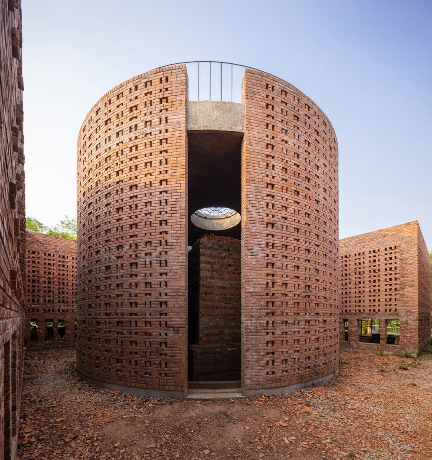 Terra Cotta Workshop by Tropical Space