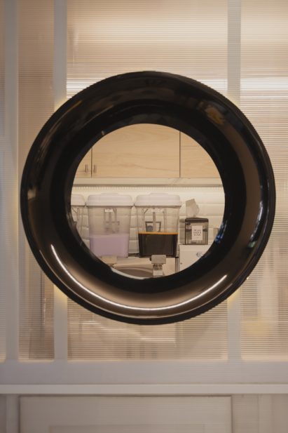 Black-ringed porthole with view of boba tea prep area