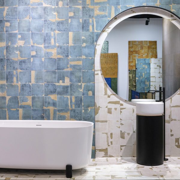 Photo of display bathroom at Cevisama