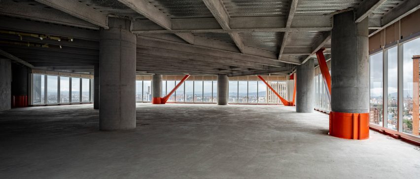 Empty space in Atrio