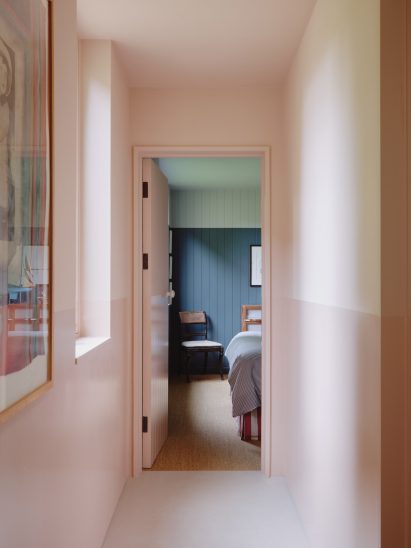 Corridor within residential extension by Bindloss Dawes