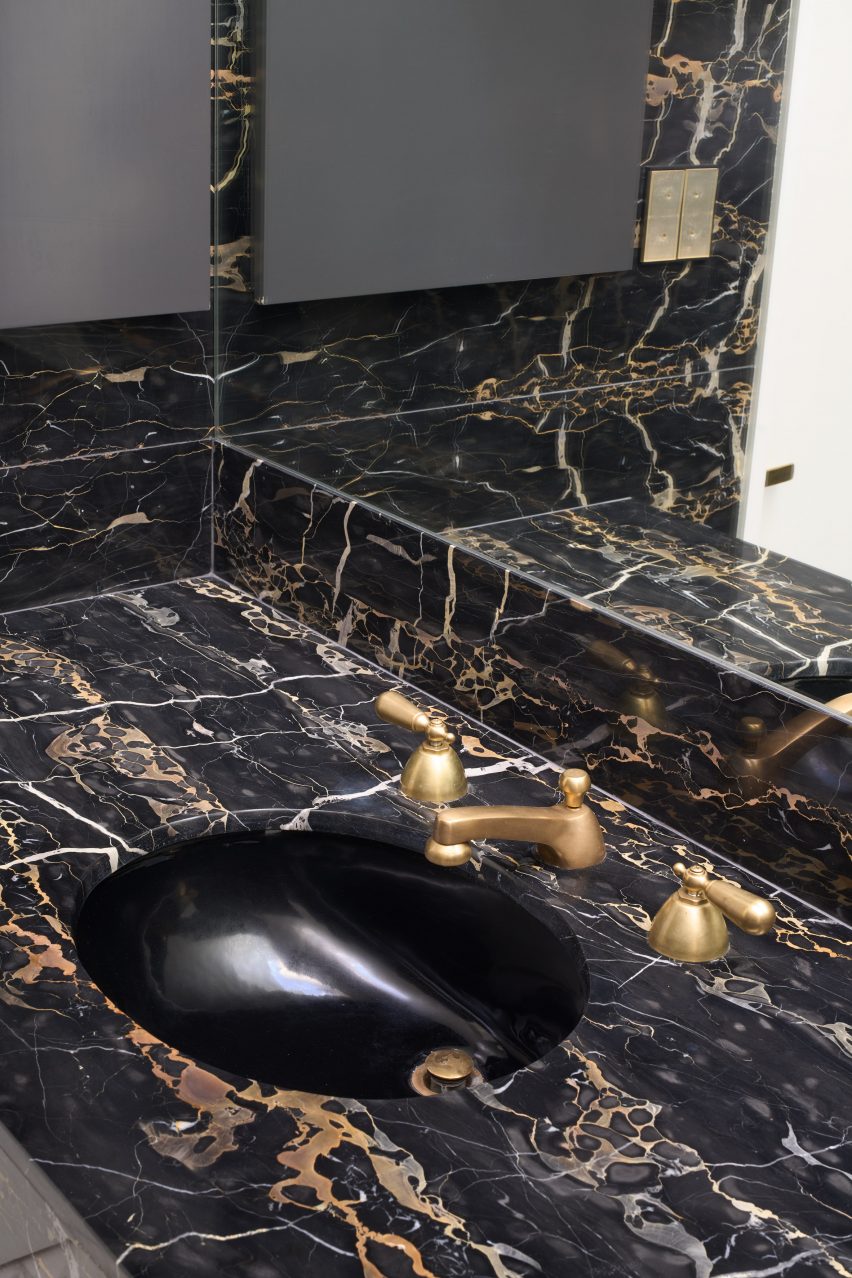 Marble glas bathroom