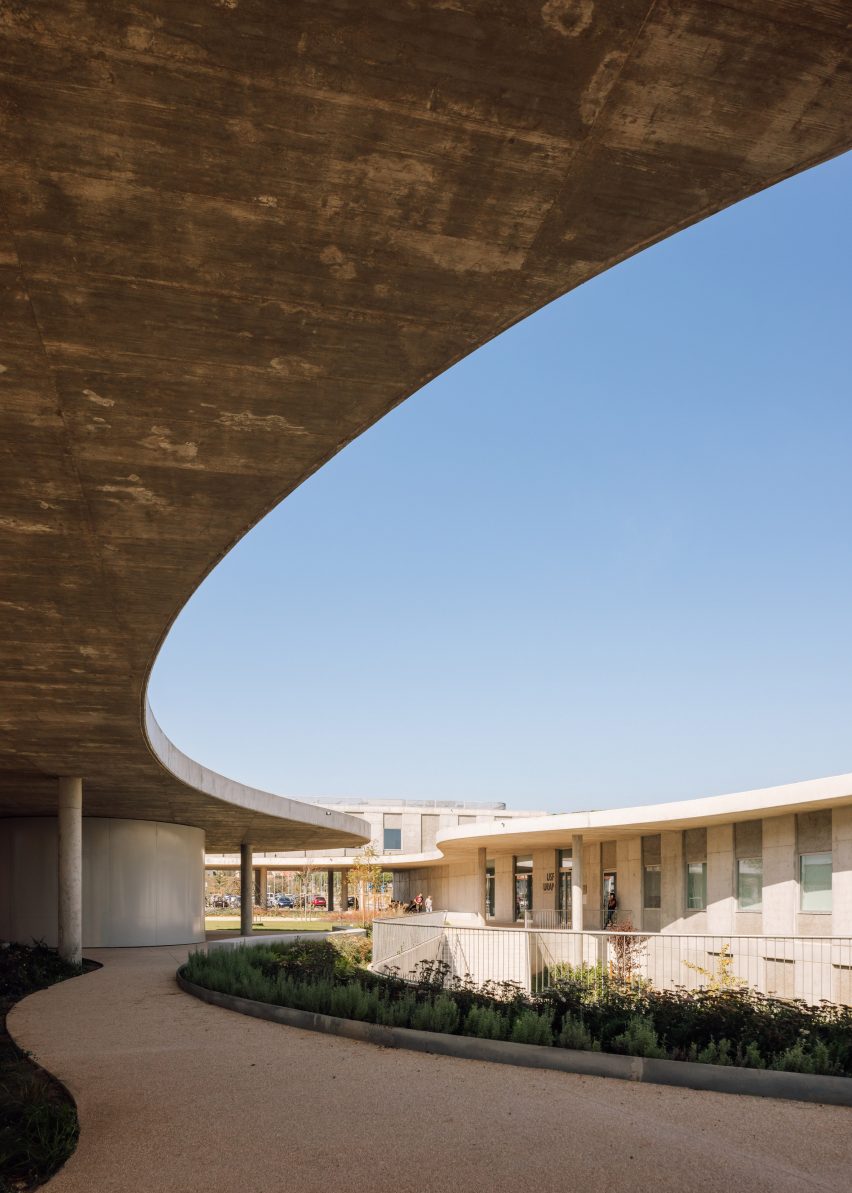 Carcavelos Health Complex by Simão Botlelho, Studio-J and Duoma