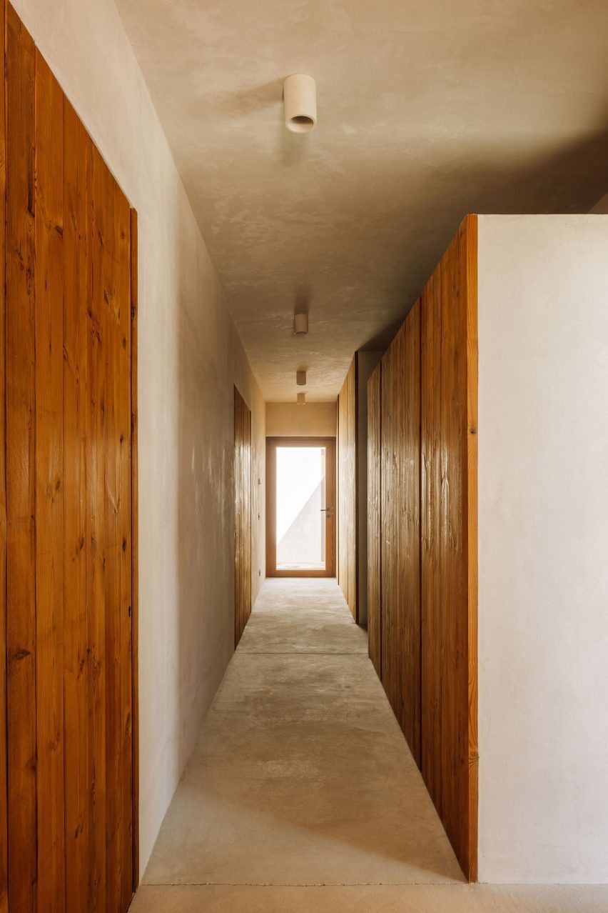 Casa da Encosta by SIA Arquitectura
