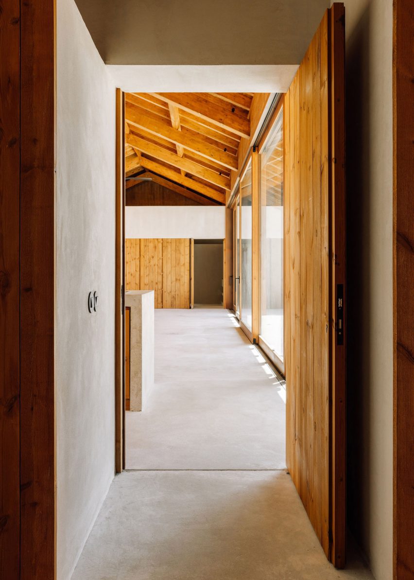 Casa da Encosta by SIA Arquitectura