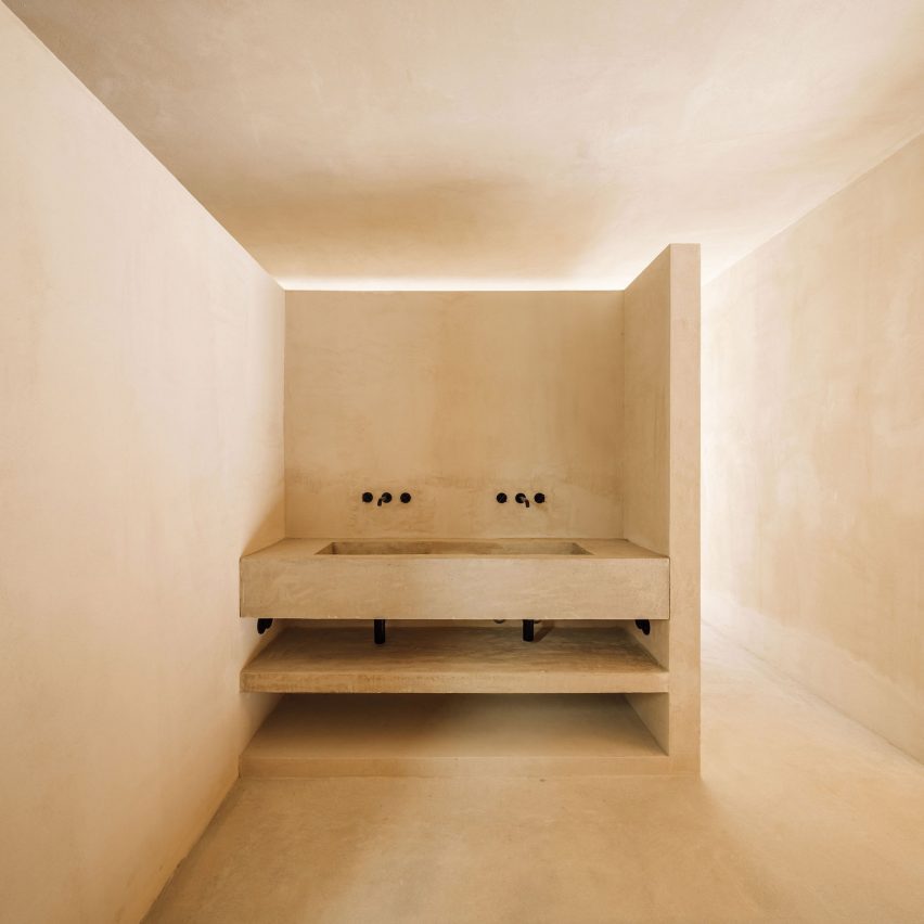 Casa da Encosta by SIA Arquitectura