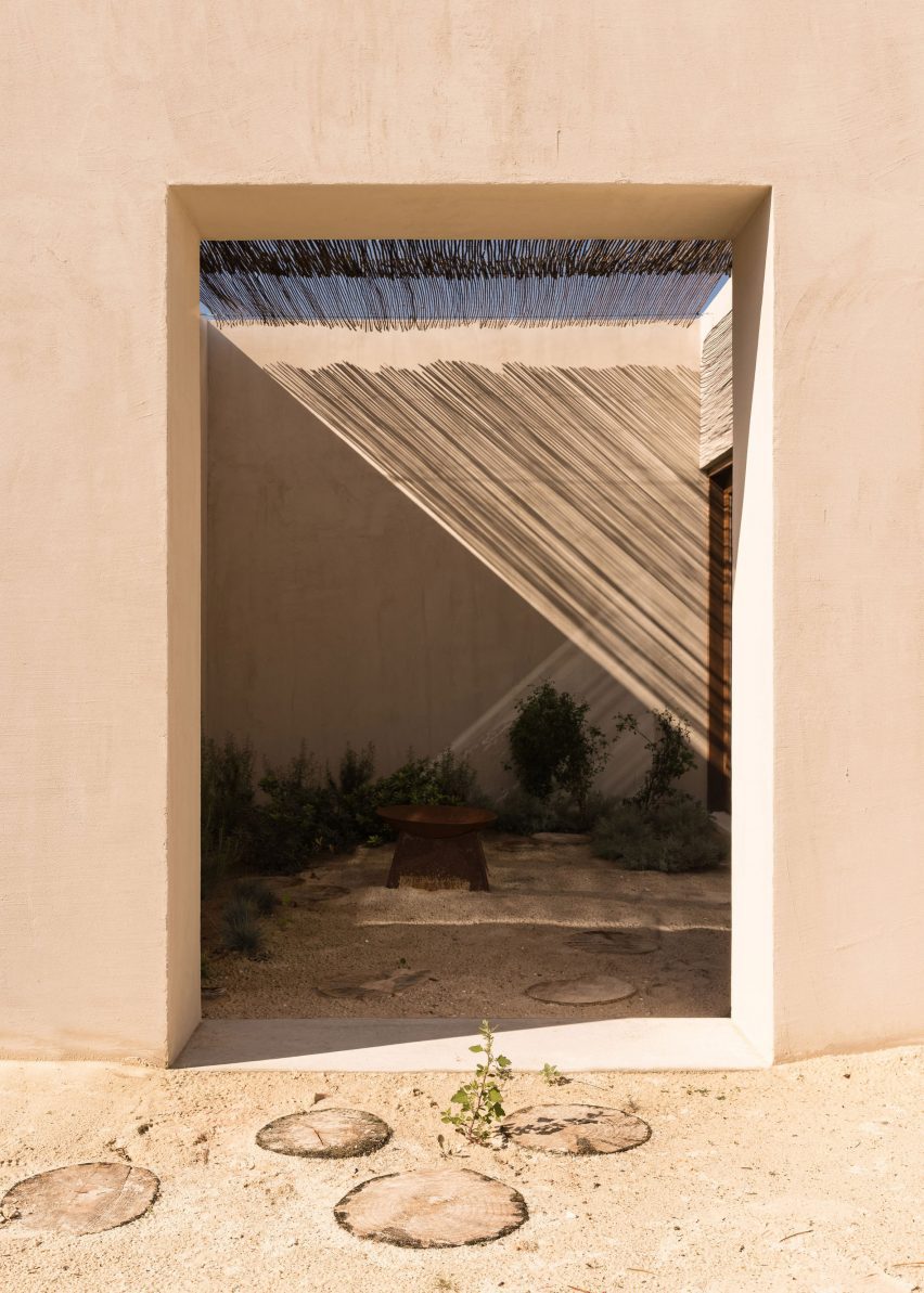 Casa da Encosta by SIA Arquitectura