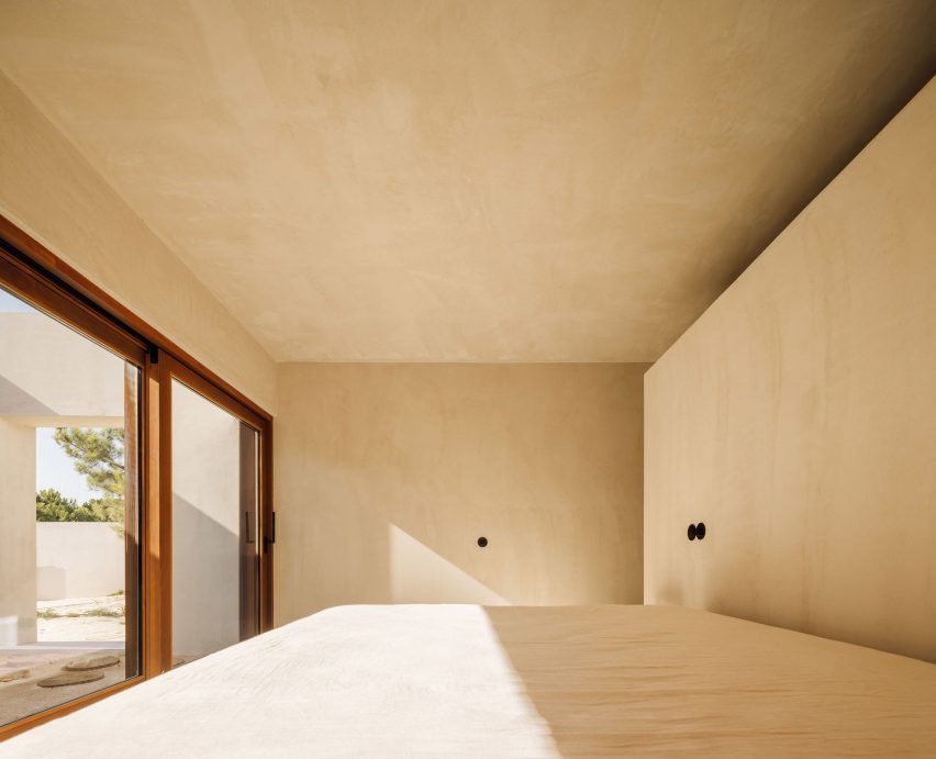 Casa da Encosta by SIA Arquitectura
