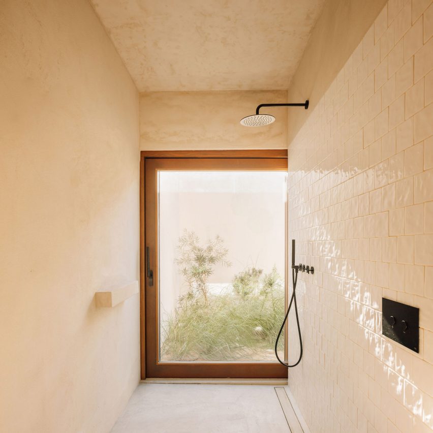 Casa da Encosta by SIA Arquitectura