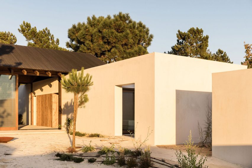 Casa da Encosta by SIA Arquitectura