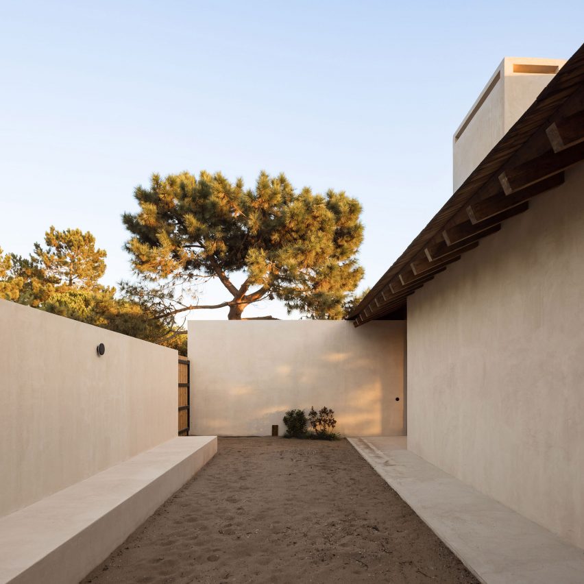 Casa da Encosta by SIA Arquitectura