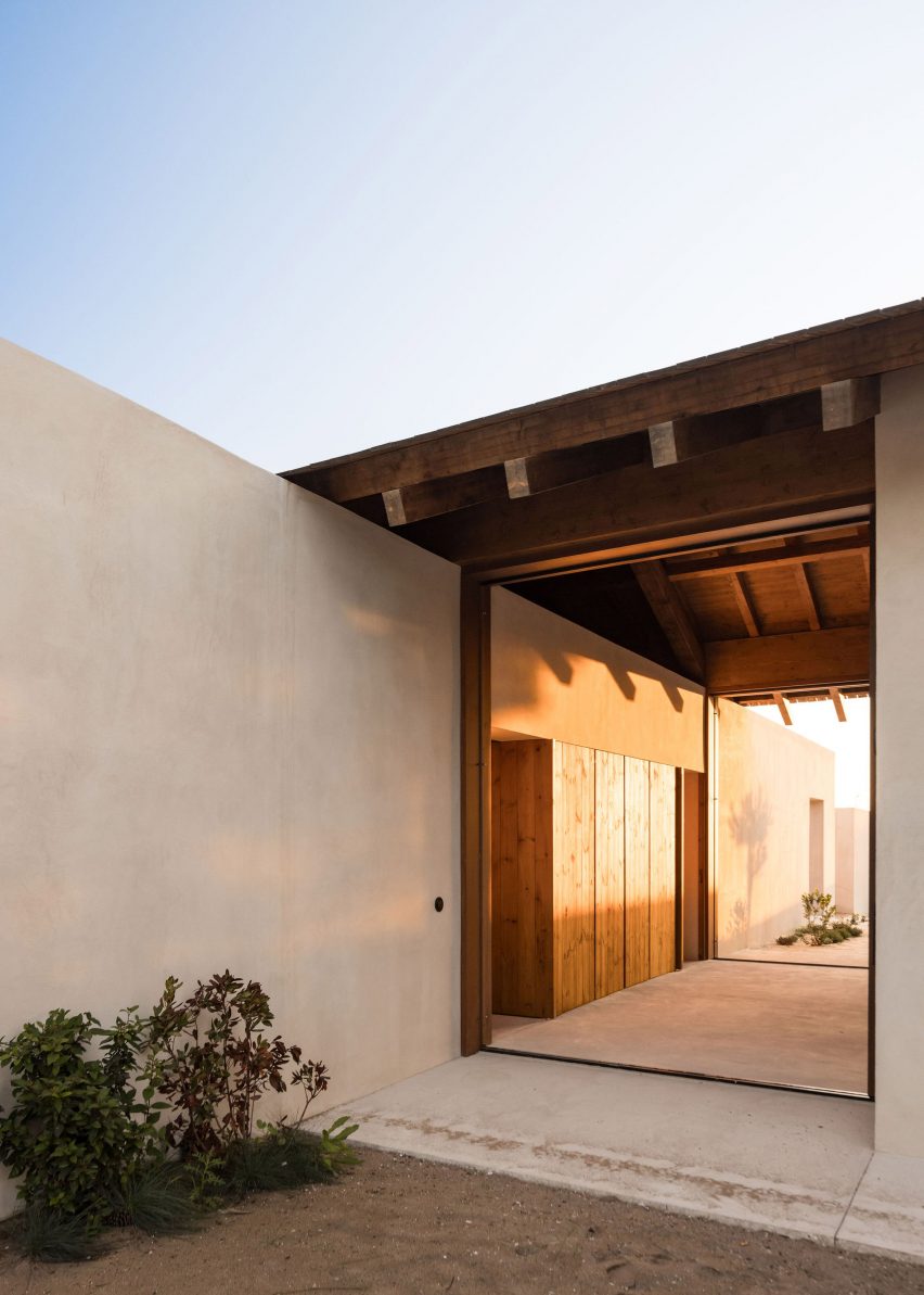 Casa da Encosta by SIA Arquitectura