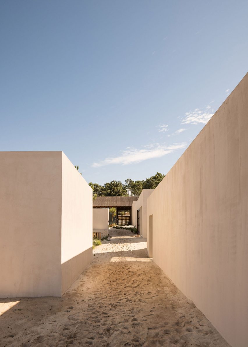 Casa da Encosta by SIA Arquitectura