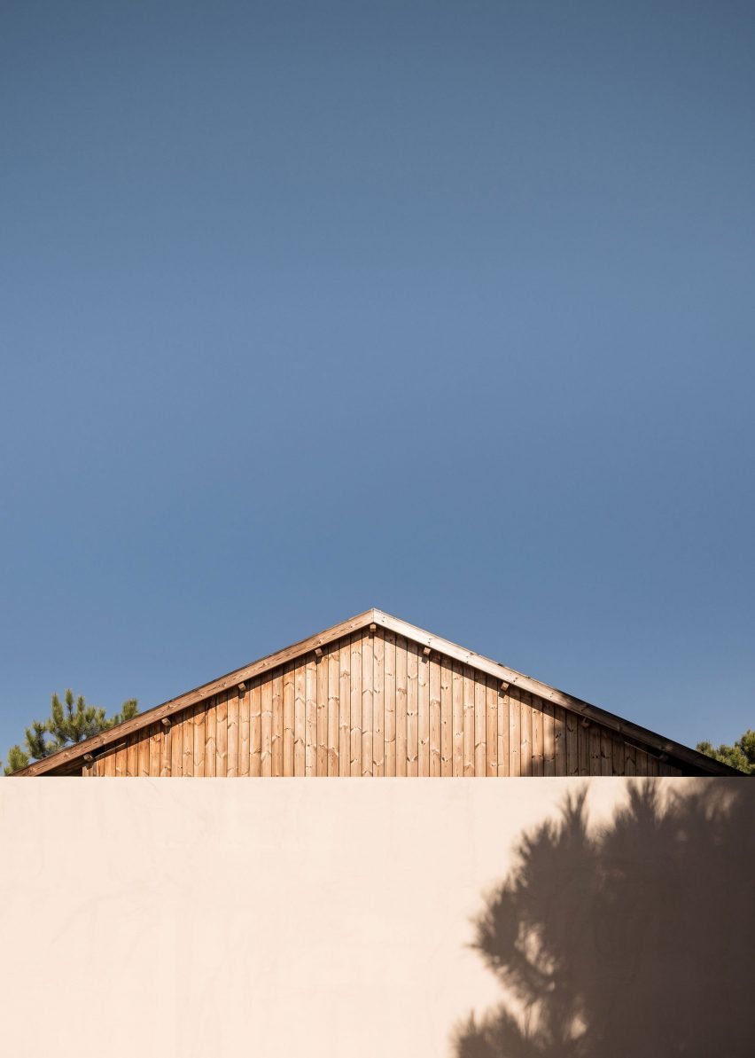 Casa da Encosta by SIA Arquitectura