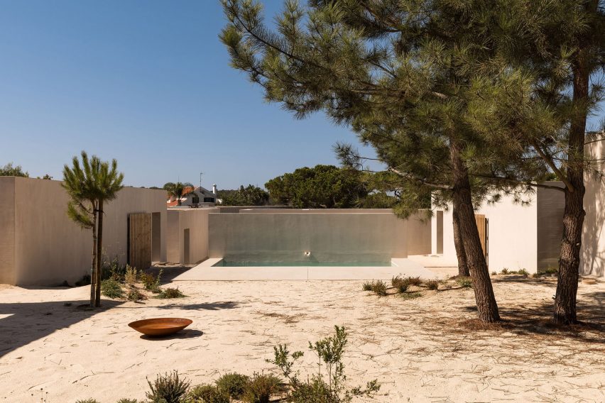 Casa da Encosta by SIA Arquitectura