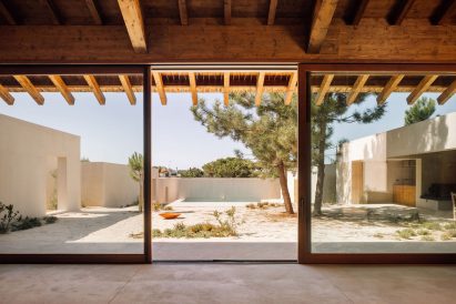 Living space interior at Portugal home by SIA Arquitectura