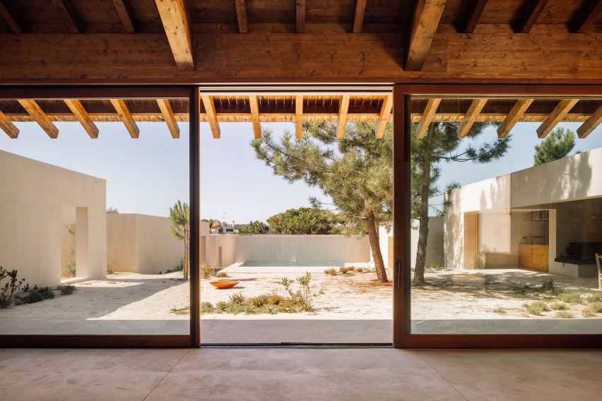 Casa da Encosta by SIA Arquitectura