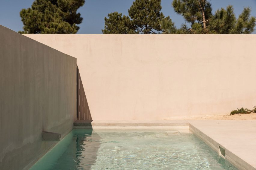 Casa da Encosta by SIA Arquitectura