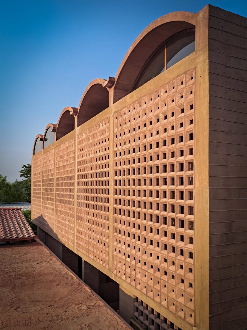 Red brick screen