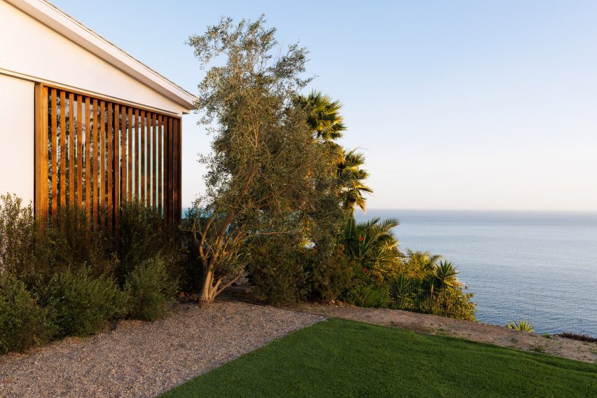 Cliffside Modern House by Sophie Goineau