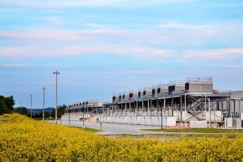 Photo of the exterior of Google's data centre in Council Bluffs, Iowa, USA