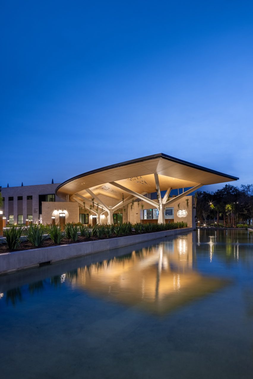 Structure with curved roof