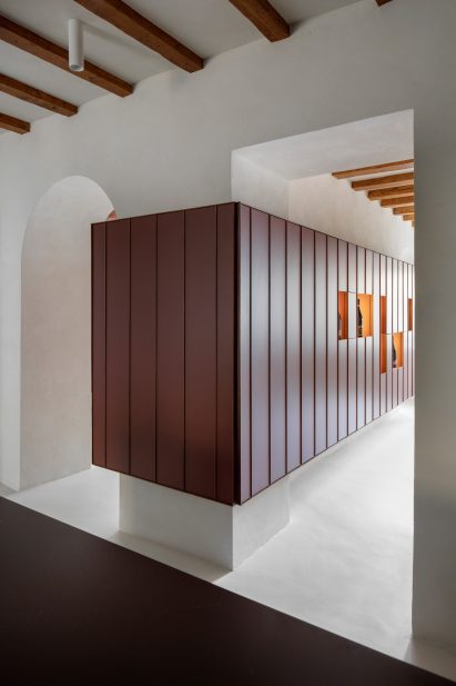 Hallway of wine shop in Milan by Eligo Studio