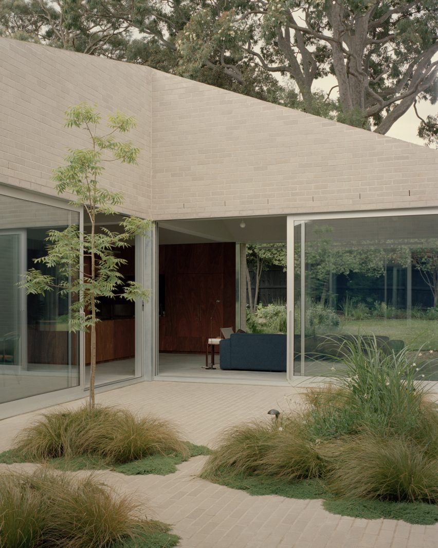 Naples Street House by Edition Office