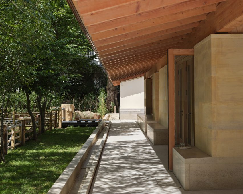 The Natural History Museum gardens by Feilden Fowles and J&L GIbbons