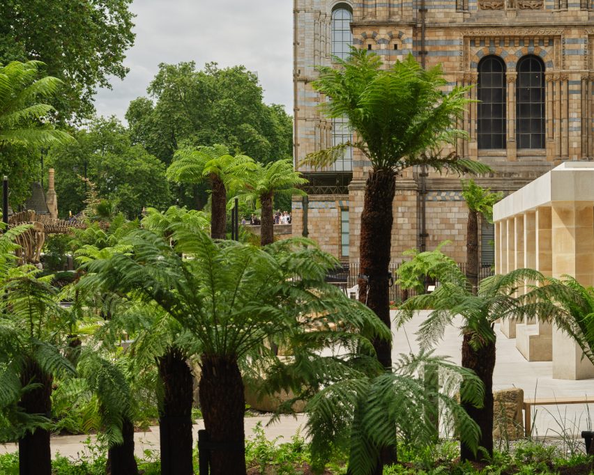 The Natural History Museum gardens by Feilden Fowles and J&L GIbbons